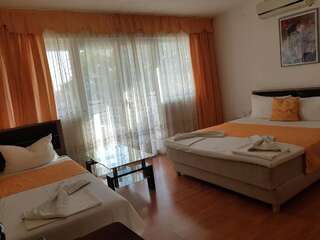 Гостевой дом Saki Apartments Будва Апартаменты с 2 спальнями (для 4 взрослых)-5